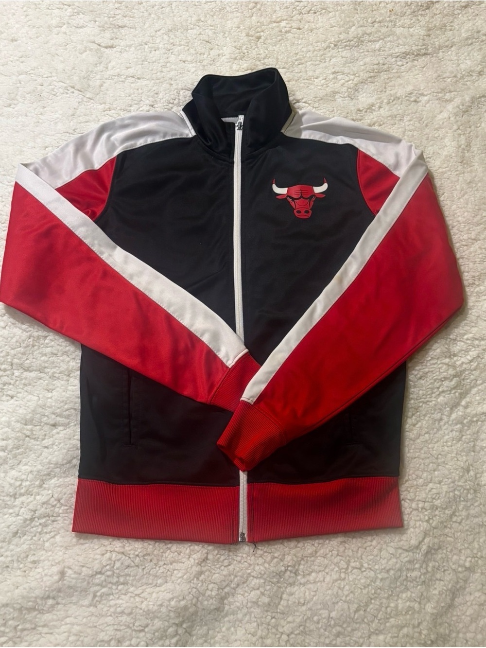 Chicago Bulls Red & Black Track Jacket with Bulls Logo1126